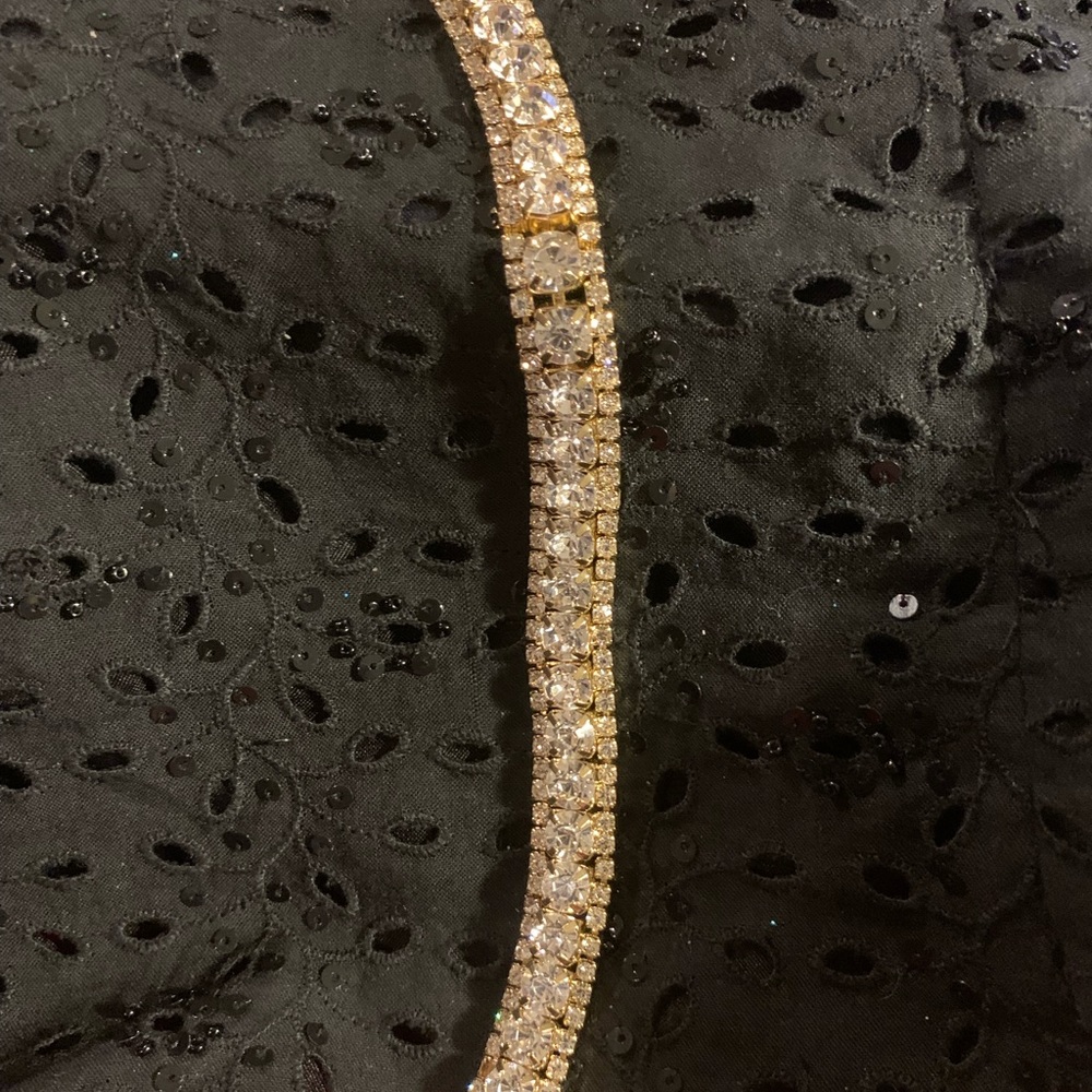 A touch of elegance— 71/2” gold-tone Rhinestone bracelet